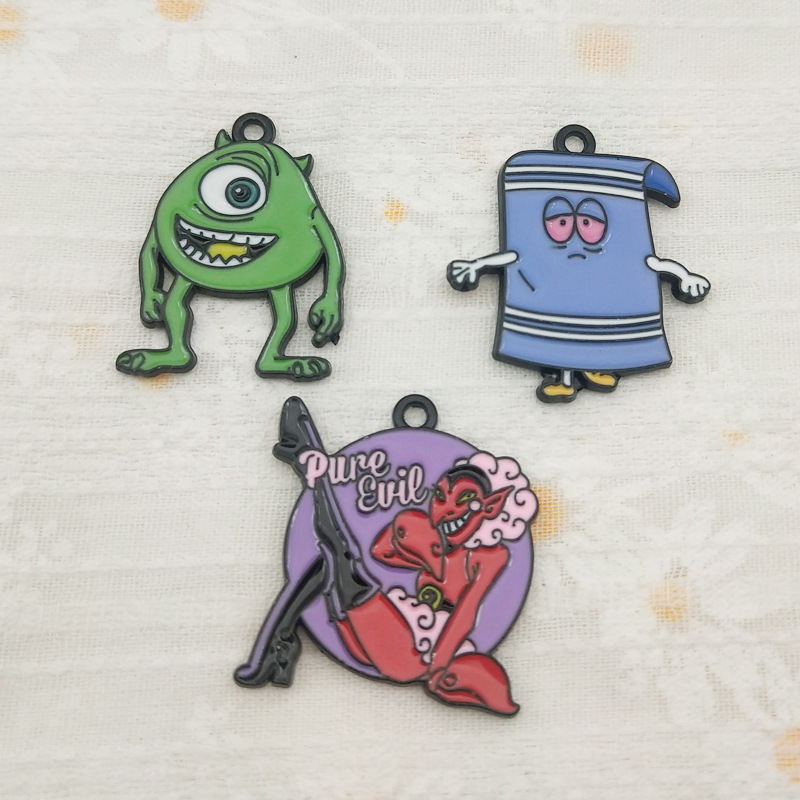 10 adet Karikatür Güney İronik - Anime Merchandise For Sale incelemesi ve fiyatı